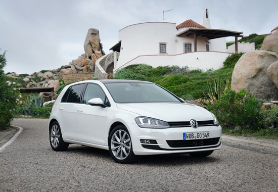 Volkswagen Golf 7 белый на тест-драйве