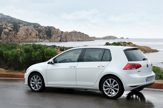Volkswagen Golf 7 белый на тест-драйве