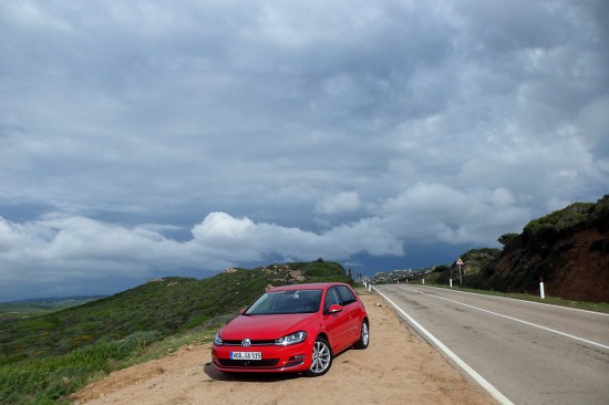 VW Golf 7 красного цвета на тест-драйве