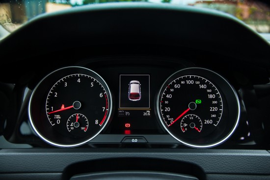 VW Golf VII панель приборов