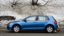 Volkswagen Golf 7 Comfortline в цвете Pacific Blue в профиль